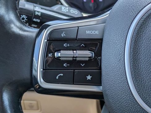 Used 2022 Kia Carnival EX FWD image 20