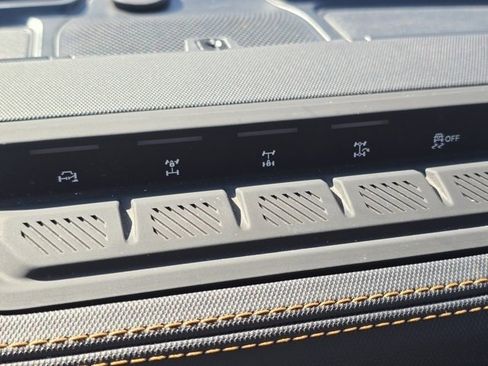 Used 2024 Ford Bronco Badlands image 20