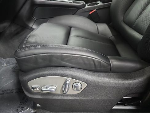 Certified 2026 Porsche Macan AWD/4WD image 23