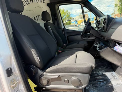 Used 2019 Mercedes-Benz Sprinter 2500 image 14