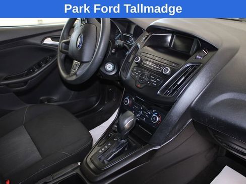 Used 2018 Ford Focus SE w/ SE Appearance Package image 23