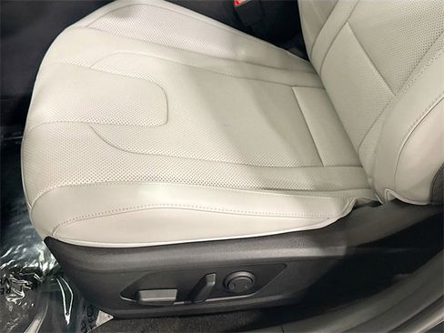 Used 2023 Hyundai Elantra Limited image 20