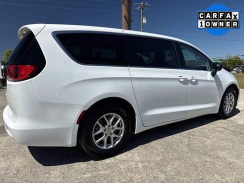 Used 2024 Chrysler Voyager LX FWD image 4