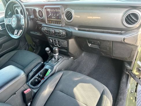 Used 2022 Jeep Wrangler Unlimited Sahara w/ Cold Weather Group AWD/4WD image 33