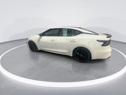Used 2022 Nissan Maxima SR w/ Sport Mat Group FWD image 6
