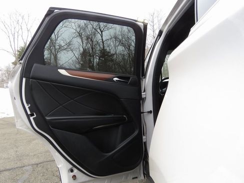 Used 2017 Lincoln MKC Select w/ Select Plus Package image 16