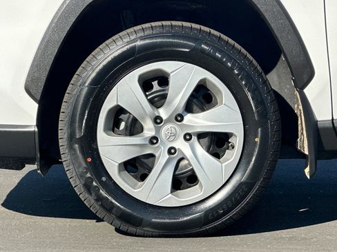 Used 2021 Toyota RAV4 LE w/ Carpet Mat Package (TMS) image 25