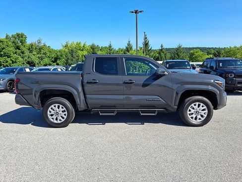 Certified 2025 Toyota Tacoma SR5 AWD/4WD image 7