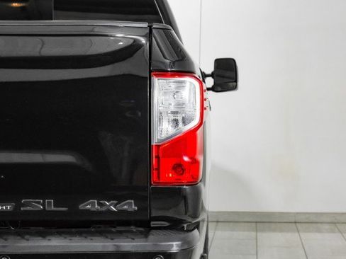 Used 2019 Nissan Titan SL w/ Midnight Edition image 46