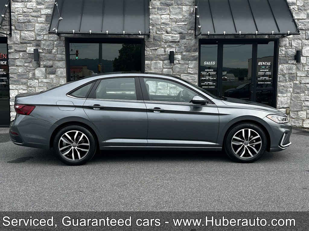 Used 2026 Volkswagen Jetta SE FWD image 9