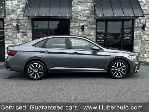 Used 2026 Volkswagen Jetta SE FWD image 9