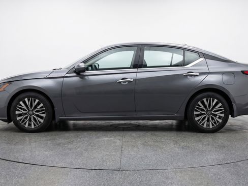 Used 2025 Nissan Altima 2.5 SV FWD image 5