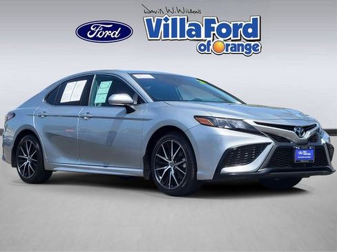 Used 2024 Toyota Camry SE FWD image 1