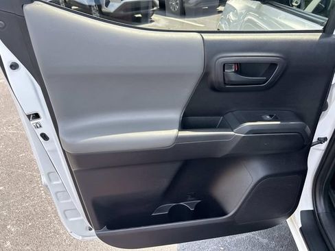 Used 2020 Toyota Tacoma SR AWD/4WD image 17