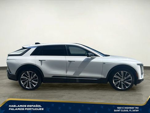 Used 2025 Cadillac Lyriq Luxury w/ LPO, Floor Liner Package AWD/4WD image 7