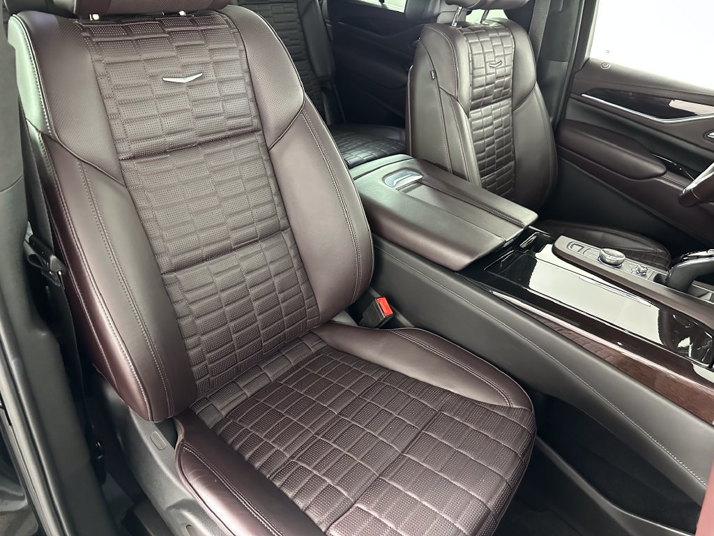Used 2023 Cadillac Escalade Premium Luxury Platinum w/ LPO, Radiant Package AWD/4WD image 39