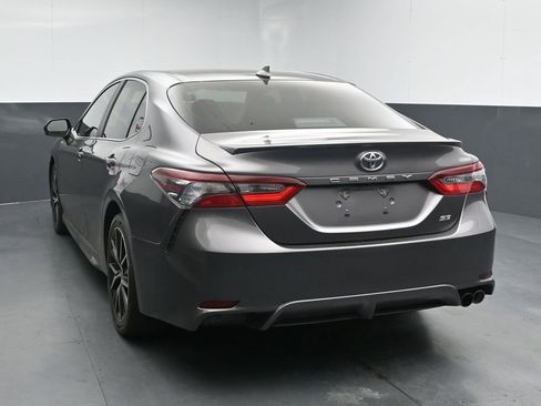 Used 2021 Toyota Camry SE FWD image 6