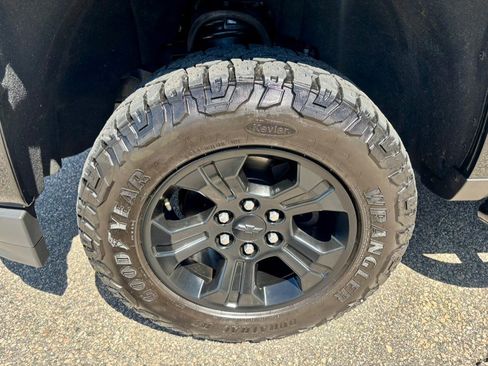 Used 2017 Chevrolet Silverado 1500 LTZ Z71 w/ LTZ Plus Package AWD/4WD image 38