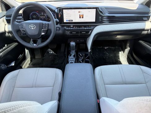 Used 2025 Toyota Camry XLE FWD image 25