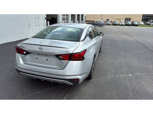 Used 2024 Nissan Altima 2.5 SV FWD image 7