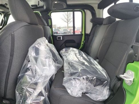 New 2026 Jeep Gladiator Sport AWD/4WD image 18