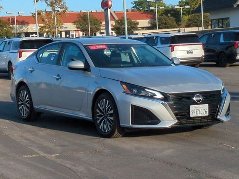 Certified 2023 Nissan Altima 2.5 SV image 3