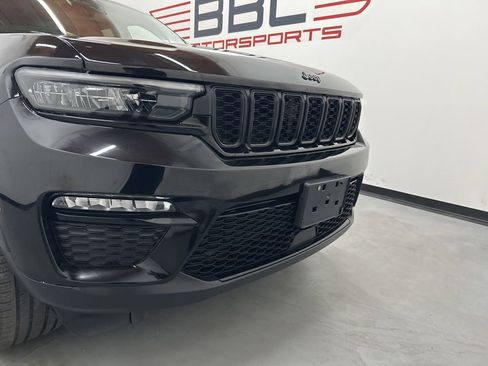 Used 2023 Jeep Grand Cherokee Limited w/ Black Appearance Package AWD/4WD image 2