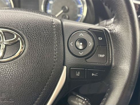 Used 2017 Toyota Corolla SE FWD image 17