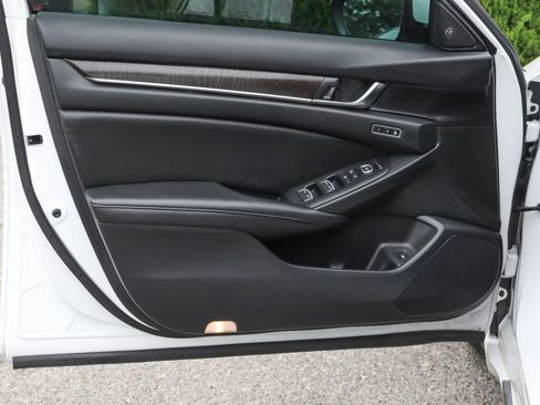 Used 2021 Honda Accord Touring image 17