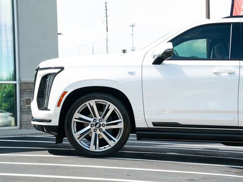 Used 2025 Cadillac Escalade Sport Platinum w/ LPO, Floor Liner Package AWD/4WD image 22