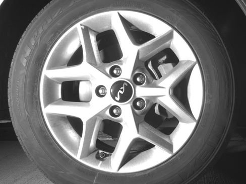 Used 2025 Kia Soul LX w/ LX Technology Package image 13