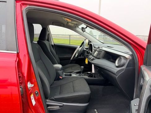 Used 2017 Toyota RAV4 LE image 12