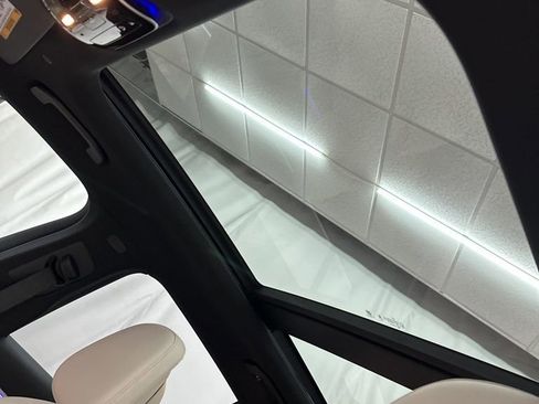 Used 2025 Mercedes-Benz GLC 300 image 20