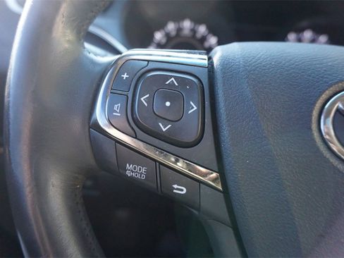 Used 2018 Toyota Avalon Limited image 7