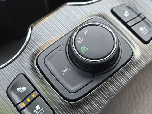 Used 2021 GMC Acadia SLT w/ Premium Package FWD image 12