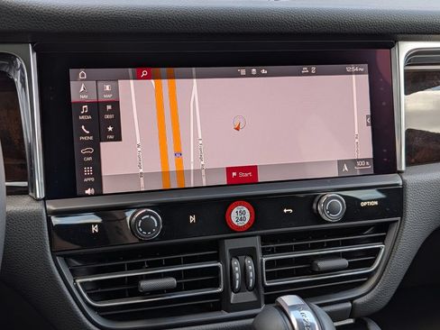 Certified 2025 Porsche Macan AWD/4WD image 23