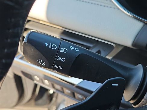 Used 2018 Toyota Avalon Limited image 23