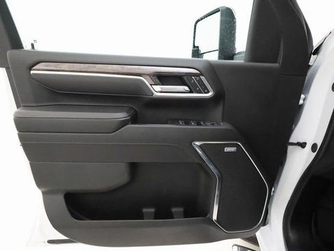 Used 2025 Chevrolet Silverado 2500 LTZ w/ LTZ Premium Package image 7