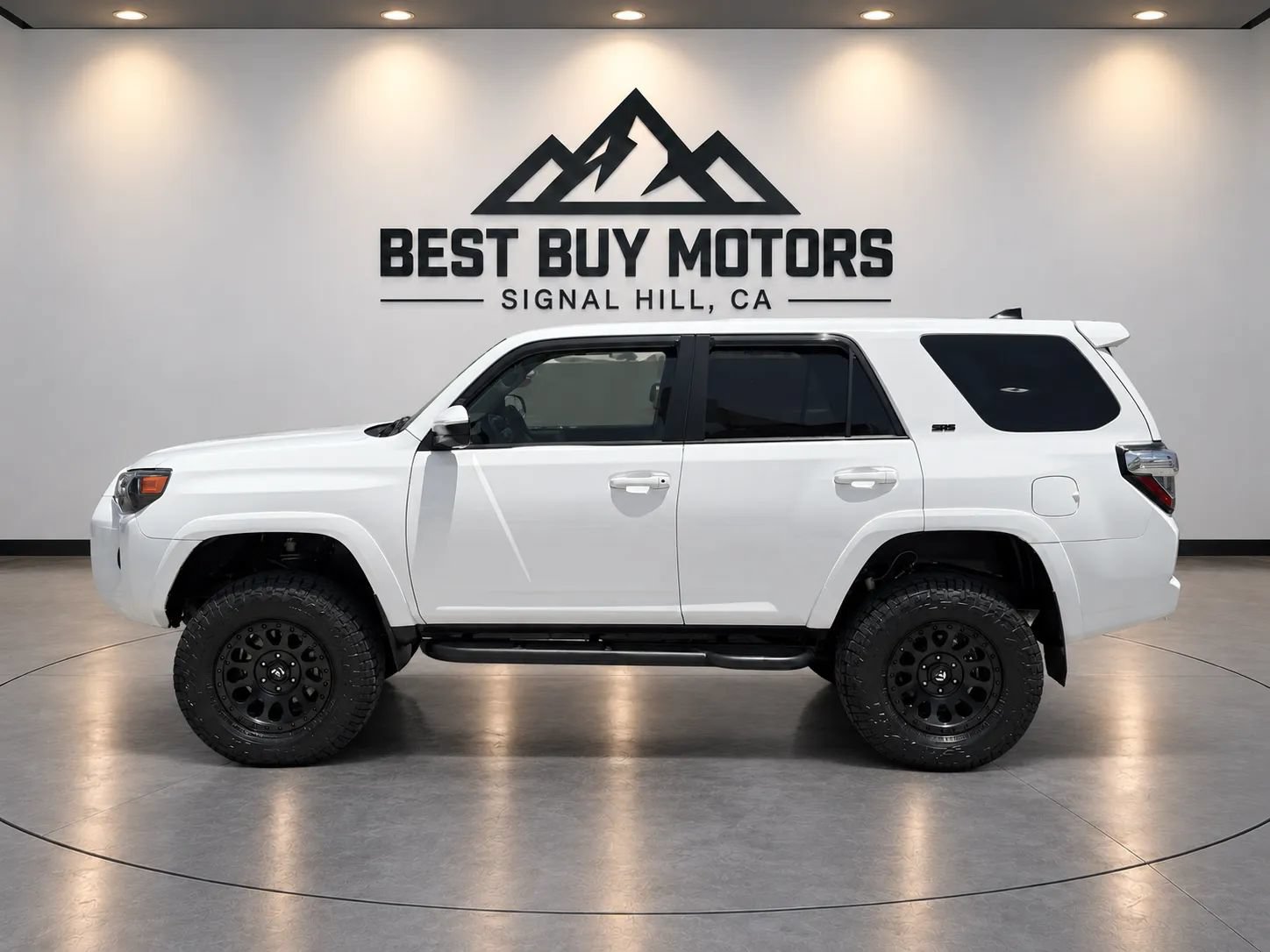 Used 2017 Toyota 4Runner SR5 AWD/4WD image 5