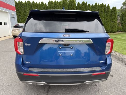 Used 2020 Ford Explorer XLT w/ Equipment Group 202A AWD/4WD image 4
