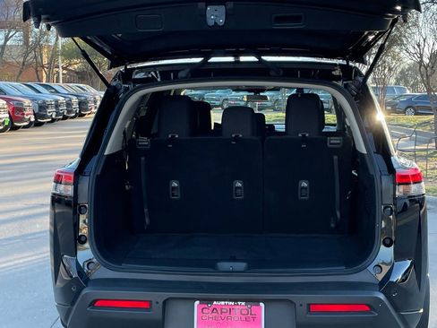 Used 2025 Nissan Pathfinder S image 25