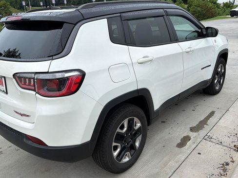 Used 2017 Jeep Compass Trailhawk w/ Leather Interior Group AWD/4WD image 3