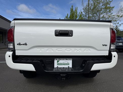 Used 2017 Toyota Tacoma Limited w/ Tow Package AWD/4WD image 6
