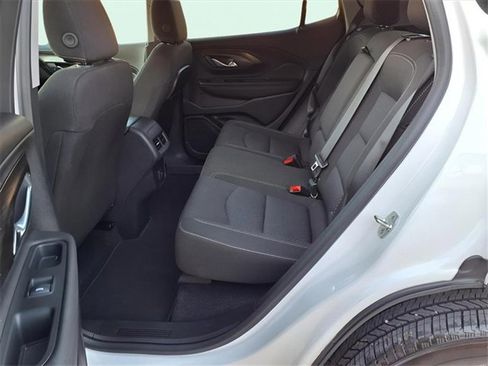 Used 2024 GMC Terrain SLE image 25