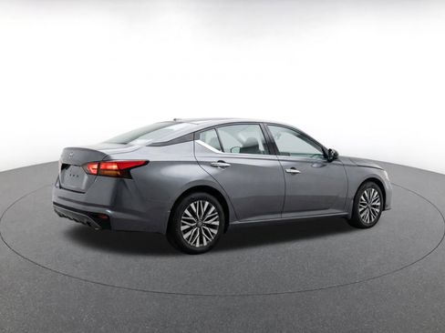 Used 2025 Nissan Altima 2.5 SV FWD image 9