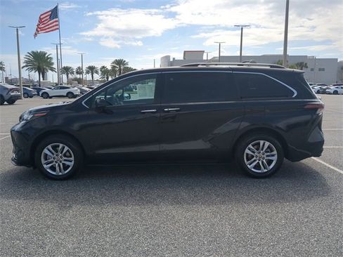 Certified 2023 Toyota Sienna XLE Woodland Edition image 7