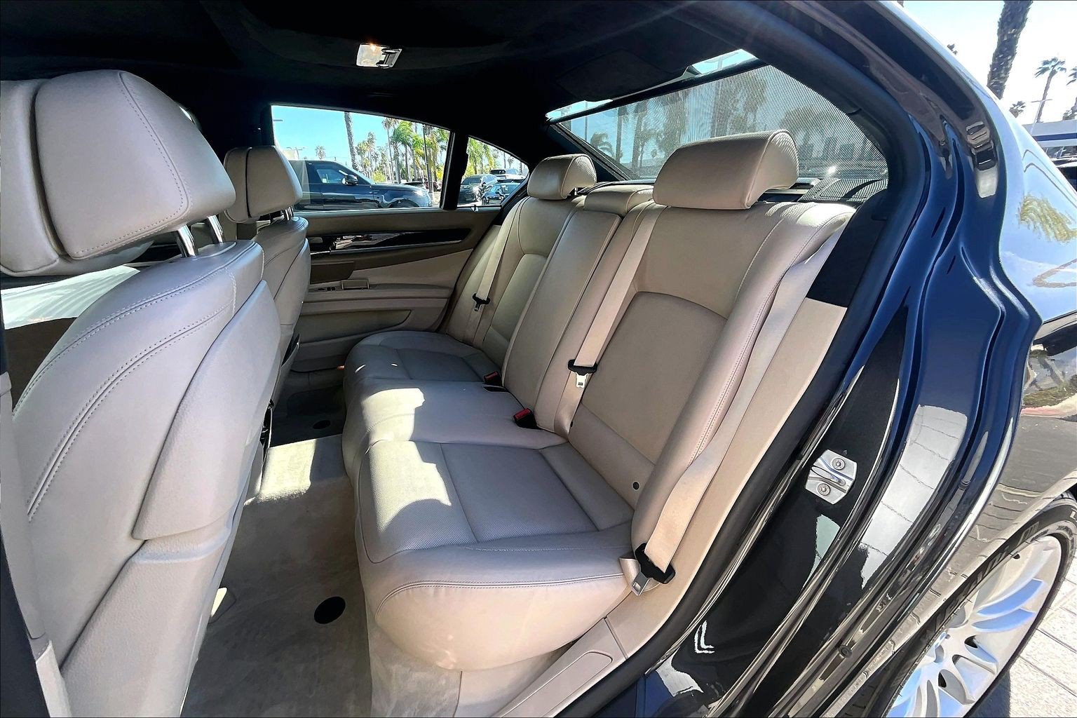 Used 2014 BMW 750i RWD image 26