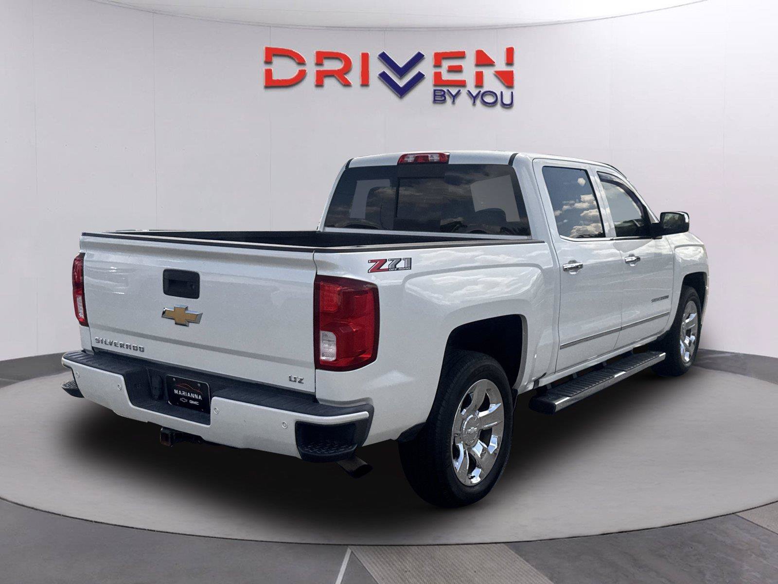Used 2018 Chevrolet Silverado 1500 LTZ Z71 w/ LTZ Plus Package AWD/4WD image 4
