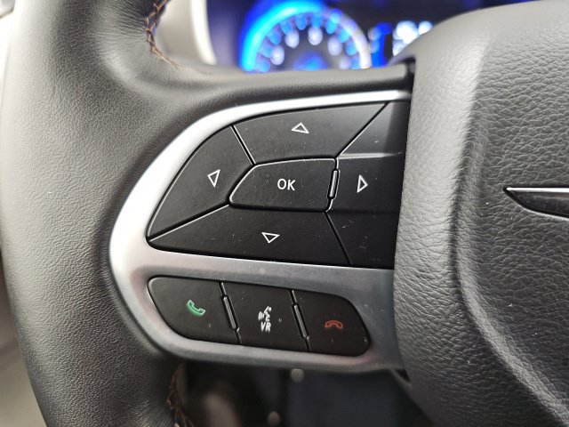 Used 2020 Chrysler Pacifica Touring w/ Cold Weather Group FWD image 19