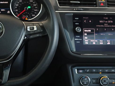Used 2018 Volkswagen Tiguan SEL AWD/4WD image 34